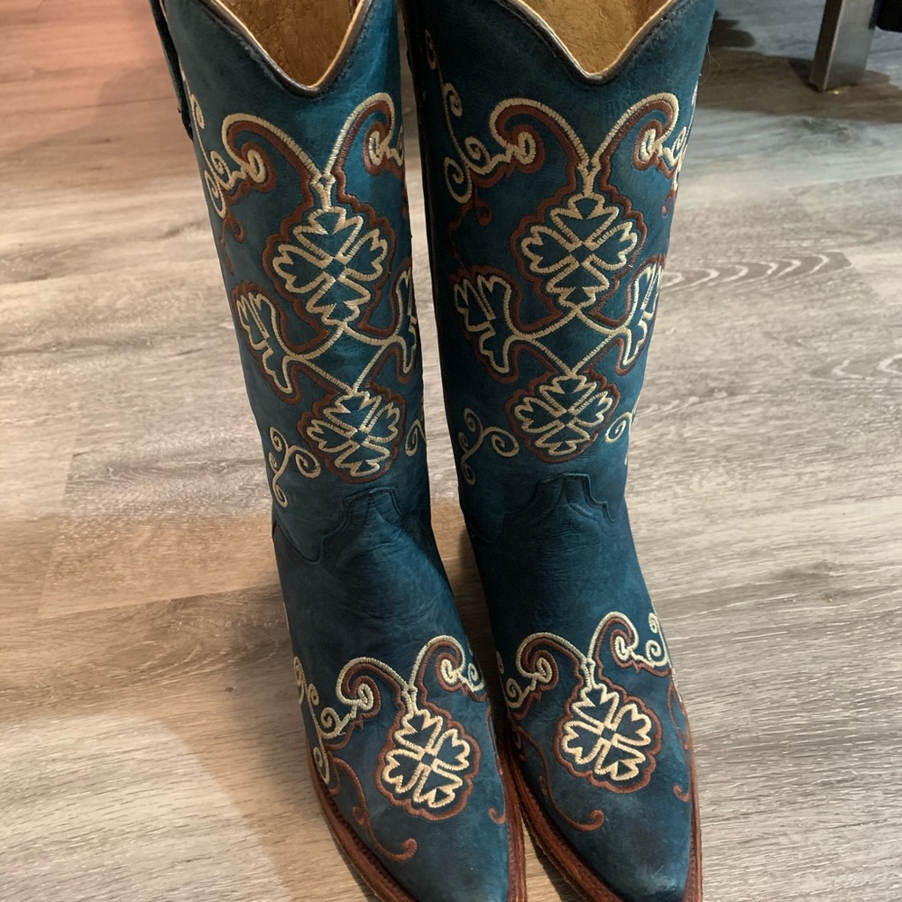 Corral boots